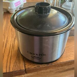 Crock pot, Little Dipper 17.5 “ circumference For warming dips and sauce Holiday